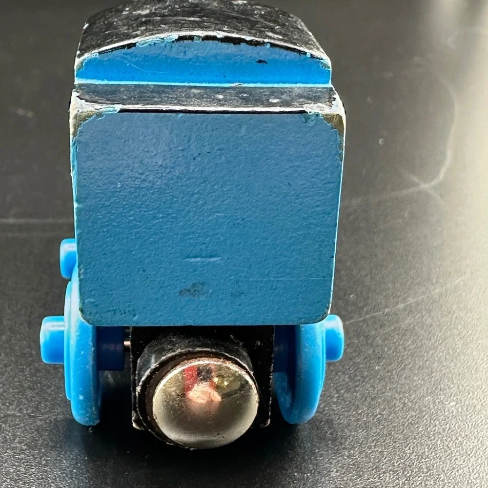 Thomas the Tank Engine Wooden Railway Train 2002 Gullane Blue No 1 Magnetic Toy